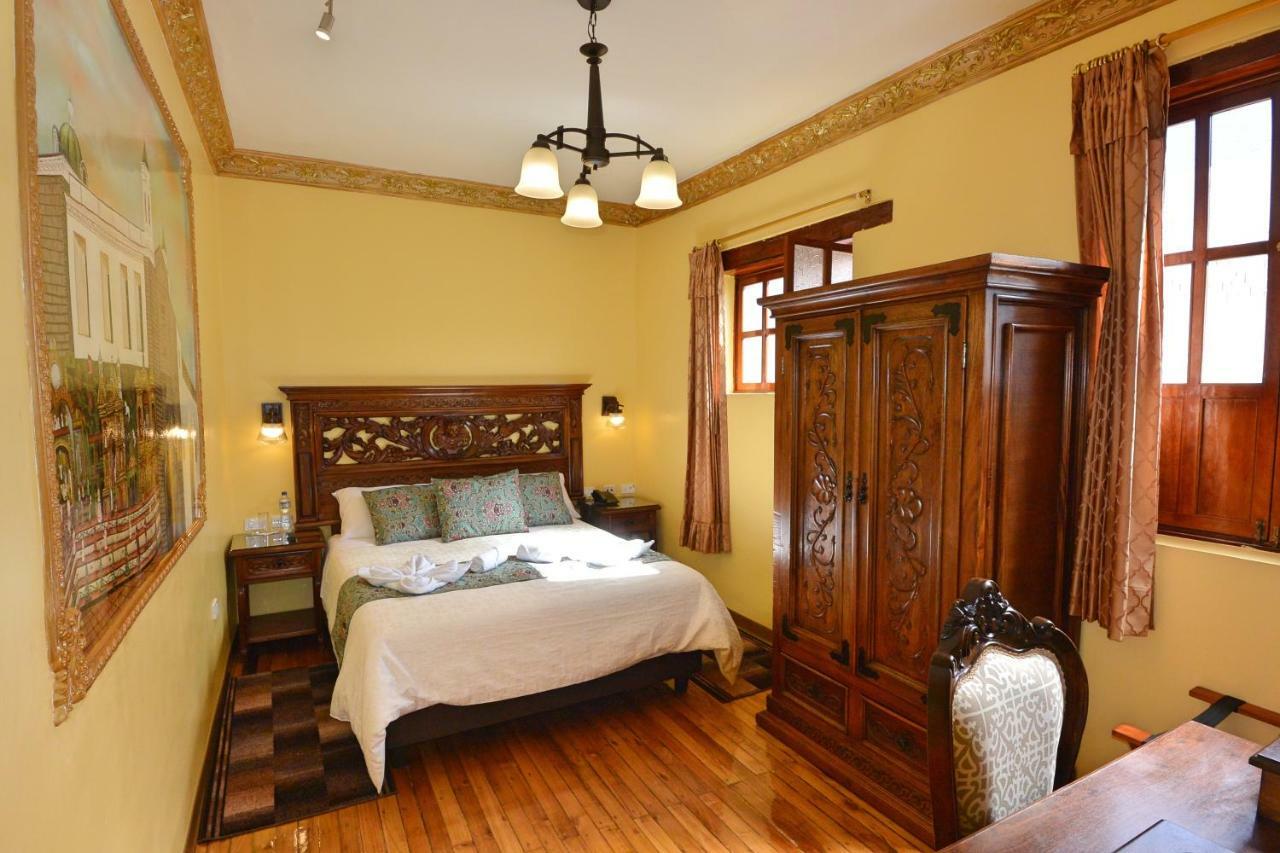 La Basilica Hotel